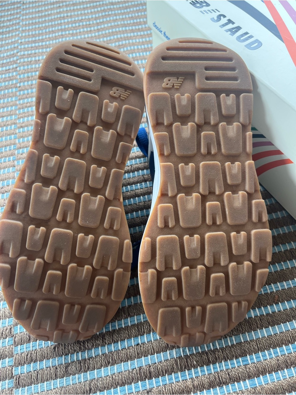 New Balance Kids White Sneakers with Blue and Green Accents - Picture 4 of 5